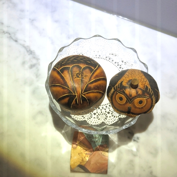 Lucuma Design Carved Gourd Art / Hand Carved Owl - Picture 8 of 14